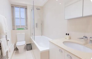 Bathroom - Vrbo Property (London)
