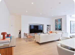 Living area - Vrbo Property (London)