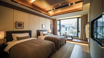 Elite Quadruple Room, Multiple Beds | Free minibar, iron/ironing board, free WiFi, bed sheets