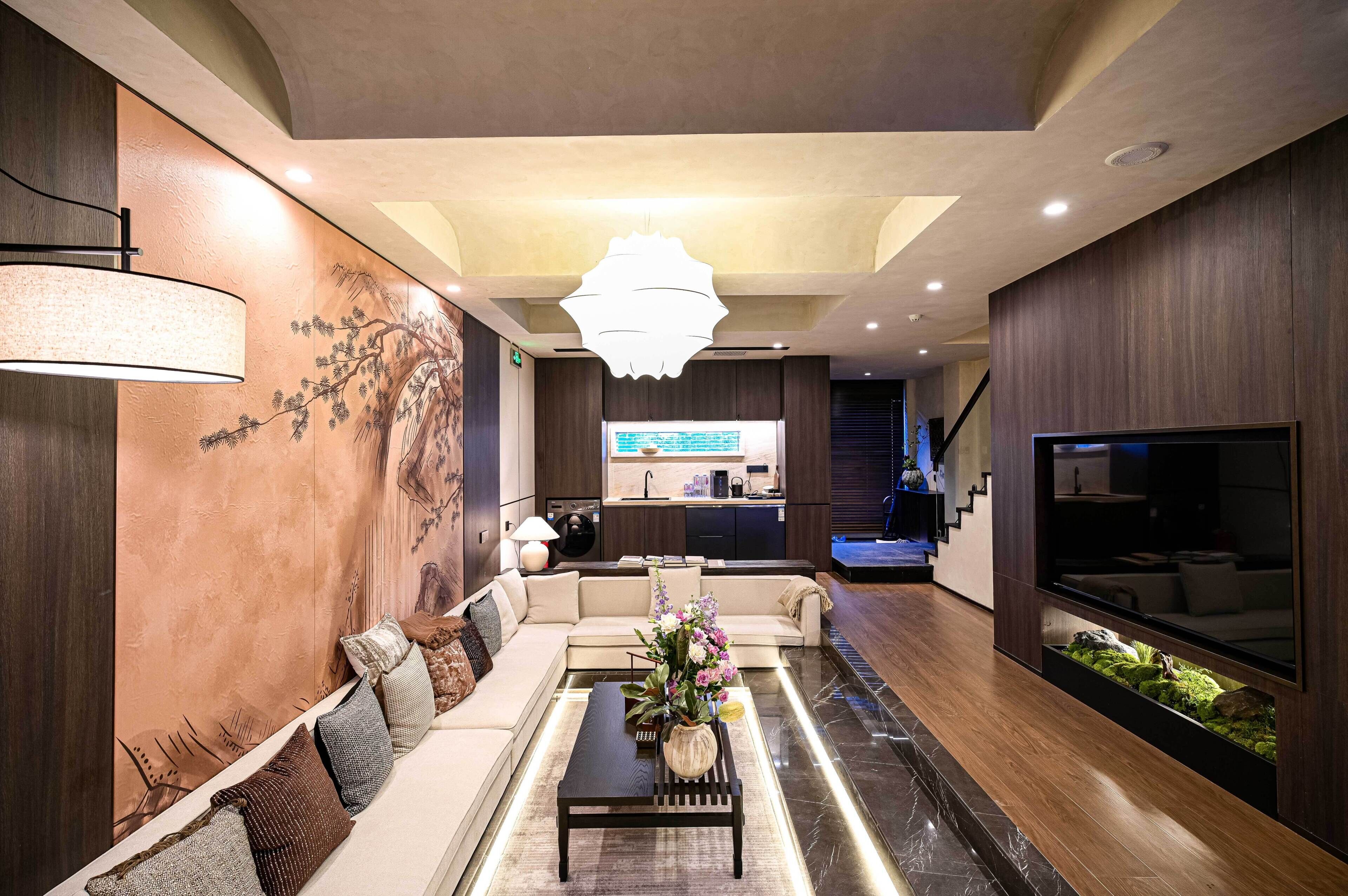 Neljän hengen perhehuone, useita sänkyjä