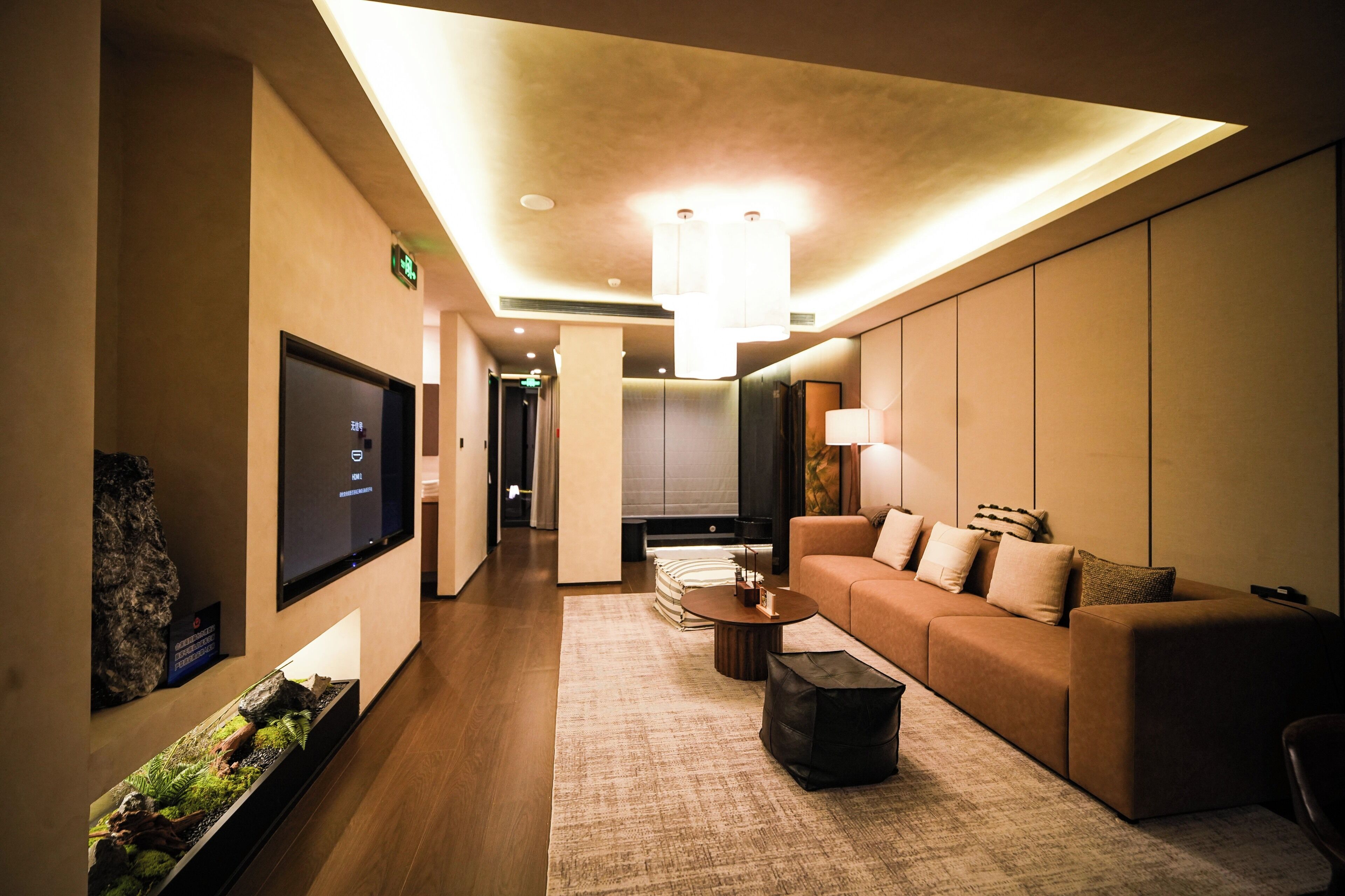 Neljän hengen exclusive-huone, useita sänkyjä