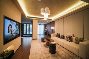 Elite Quadruple Room, Berbilang Katil | Bar mini percuma, seterika/papan seterika, Wi-fi percuma, cadar katil 