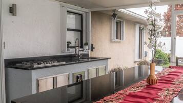 House, 3 Bedrooms, Private Pool, Garden View | Private kitchen