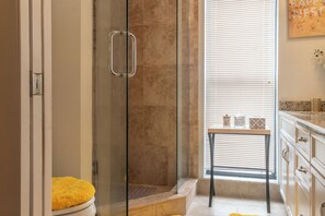 Huis, 3 slaapkamers, privézwembad, uitzicht op tuin | Badkamer