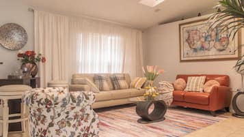 Talo, 3 makuuhuonetta, yksityinen uima-allas, näköala puutarhaan | Oleskelualue