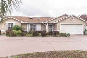 Huis, 3 slaapkamers, privézwembad, uitzicht op tuin | Exterieur