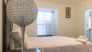 Hus, 3 soverom, privat basseng, hageutsikt