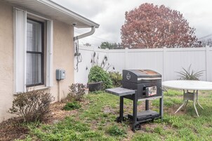 House, 3 Bedrooms, Private Pool, Garden View | Outdoor dining