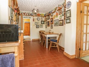 Dining - Woolly Welcome: A Cozy Retreat (Penzance)