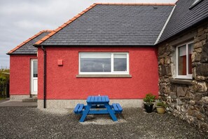 Terrace/patio - Kelp Cottage, Daliburgh, Isle Of South Uist (Daliburgh, Isle of South Uist)