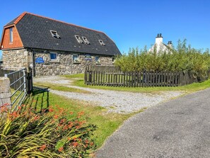 Exterior - Kelp Cottage, Daliburgh, Isle Of South Uist (Daliburgh, Isle of South Uist)