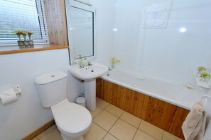 Shower - Kelp Cottage, Daliburgh, Isle Of South Uist (Daliburgh, Isle of South Uist)