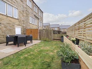 Outdoor dining - Bronte View Cottage, Haworth (Keighley)