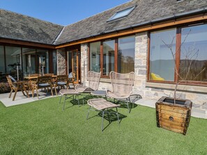 Outdoor dining - Balvaig, Pitlochry, Perthshire (Pitlochry)