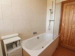 Shower - Balvaig, Pitlochry, Perthshire (Pitlochry)
