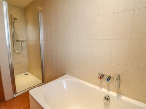 Shower - Balvaig, Pitlochry, Perthshire (Pitlochry)