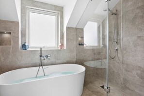 Shower - Huxham View and Annex, Stoke Canon (Exeter)