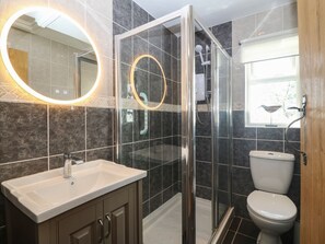 Shower - Charming Fron Olau Retreat in Nefyn (Nefyn)