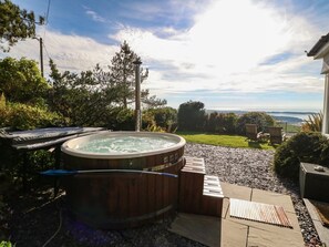 Terrace/patio - Charming Fron Olau Retreat in Nefyn (Nefyn)