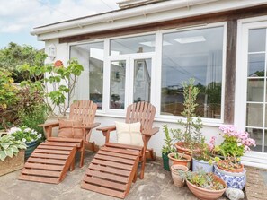 Terrace/patio - Langurra in Crantock, Cornwall (Newquay)