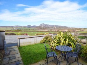 Outdoor dining - Y Wylan: A Gem in Holyhead (Holyhead)