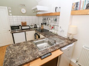Dishwasher, high chair - Garden Cottage, St Just (Penzance)