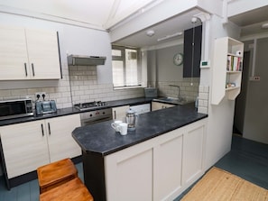 Private kitchen - Brewery Cottage, Saundersfoot (Saundersfoot)