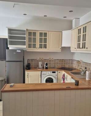 Fridge, microwave, oven, dishwasher - Belle villa familiale de 3 chambres proche de la plage (Saint-Raphaël)