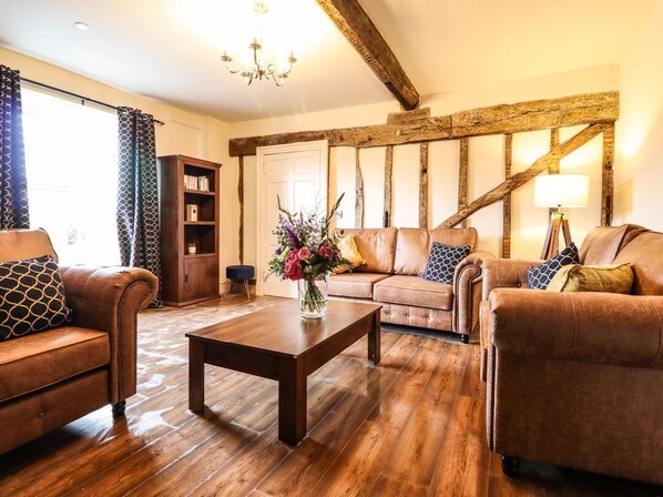 Living area - Bodaioch Hall, Caersws (Caersws)