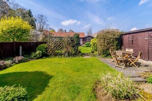 Outdoor dining - Ivy Cottage, Helmsley (Helmsley)