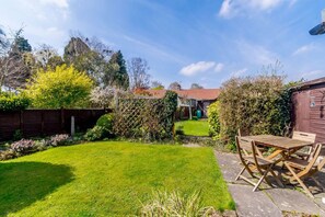 Outdoor dining - Ivy Cottage, Helmsley (Helmsley)