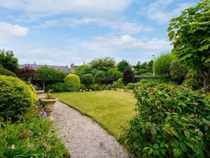 Property grounds - West Deyne, Broughty Ferry (Dundee)