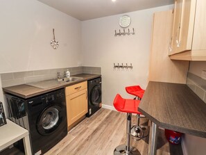 Dishwasher, high chair - Beachway Property in Prestatyn (Prestatyn)