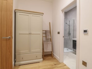 Shower - Oakwood Mews, Tansley (Matlock)