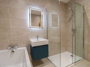 Shower - Oakwood Mews, Tansley (Matlock)