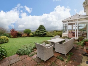 Outdoor dining - Heanton Lodge, Heanton, Devon. (Barnstaple)