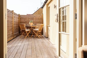 Outdoor dining - Beautiful 2 BD Home in The Cotswolds (Moreton-in-Marsh)
