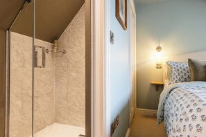 Bathroom - Beautiful 2 BD Home in The Cotswolds (Moreton-in-Marsh)
