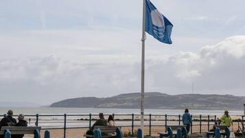 Una spiaggia nelle vicinanze