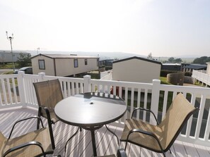 Outdoor dining - Crosswinds 68, Bembridge (Bembridge)