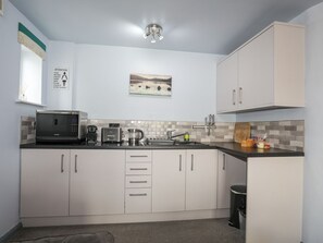 Private kitchen - Tegid Lakeview Apartment, Bala (Bala)
