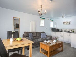 Living area - Tegid Lakeview Apartment, Bala (Bala)