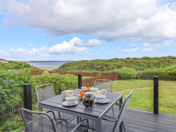 Outdoor dining - 29 Gap Road, Hunmanby (Filey)