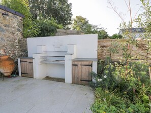 Terrace/patio - Hendre, Menai Bridge, Anglesey. (Menai Bridge)