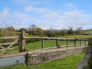 Property grounds - Pomme Blushe House in Bridport (Bridport)