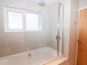Shower - The Gallery: Coastal Retreat in Tenby (Tenby)