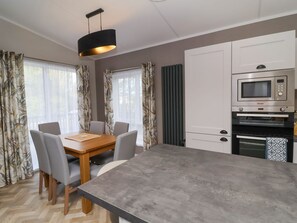 Dining - 16 Manleigh Park, Combe Martin (Ilfracombe)