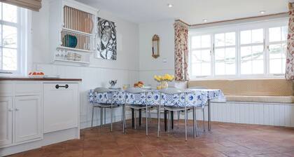 Holm Oak Lodge, Weeley