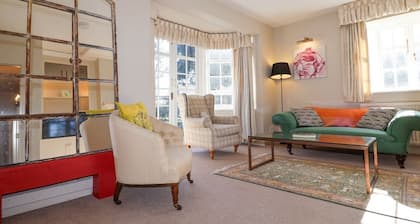 Holm Oak Lodge, Weeley