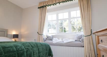 Holm Oak Lodge, Weeley